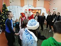 «Искра» и «Белая Русь» зажигают новогодние огни добра